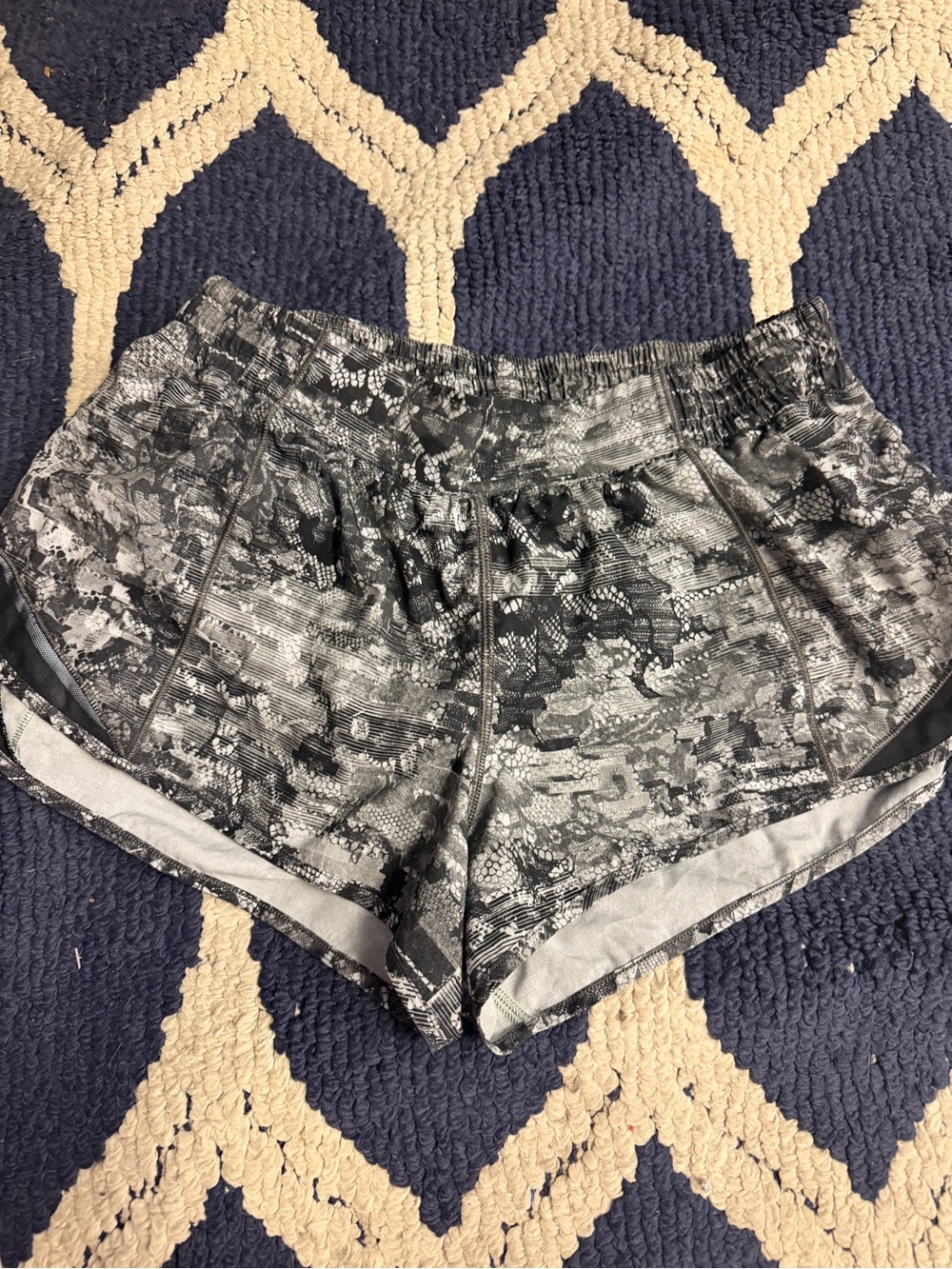 Lululemon Hotty Hot shorts size 10